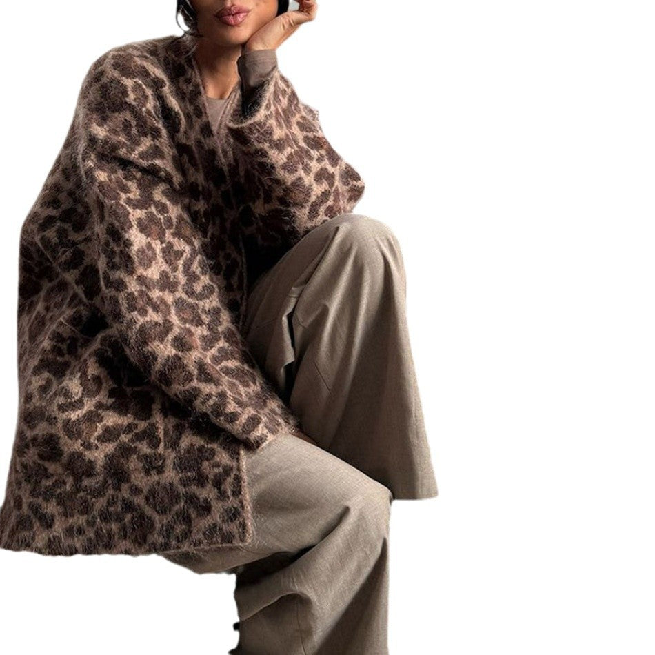 Damen Kuschelige Strickjacke im Leo-Design mit oversized Passform EB