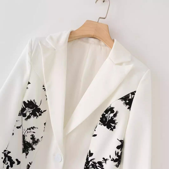 Damen elegante Blazerjacke mit floralen Details und hochwertiger Verarbeitung EB