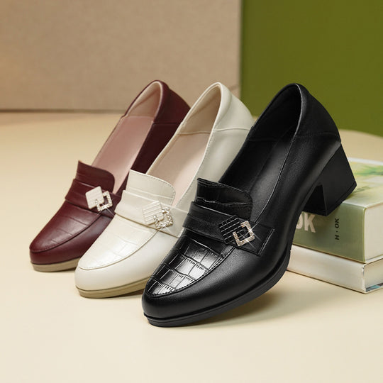 Damen Elegante Mokassins mit modischem Schmuckdetail und bequemen Blockabsatz EB