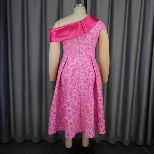 Damen Elegantes Kleid mit asymmetrischem Träger und floralem Muster EB