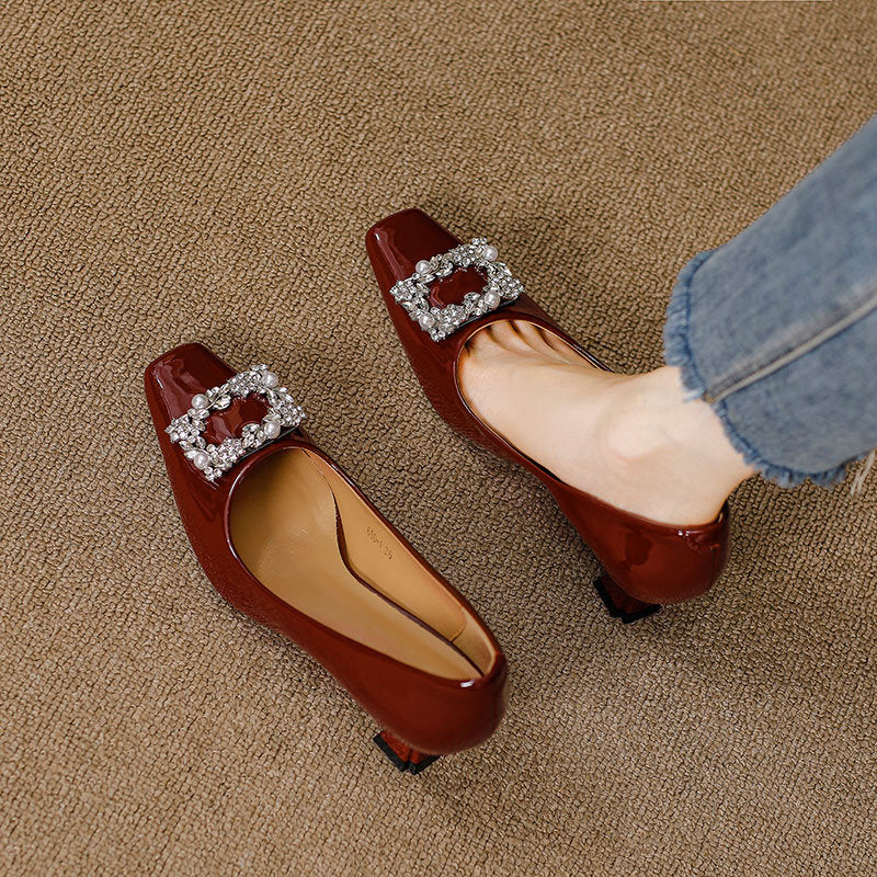 Damen elegante Pumps mit funkelndem Schmuckdetail EB