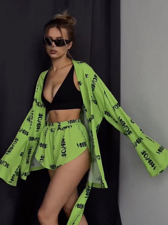 Damen stylishes Set aus leichtem Überwurf und Shorts mit Schriftzug EB