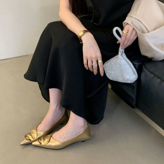 Damen elegante spitze Slipper mit auffälliger Metallapplikation EB