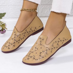 Damen Riemchen-Pantoletten mit luftiger Blumenperforation EB