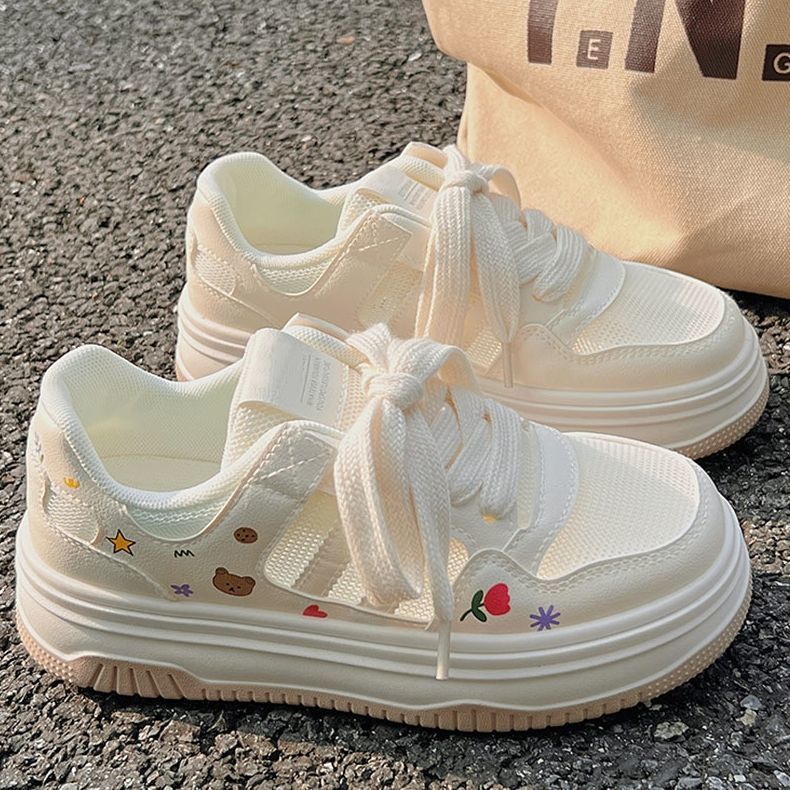 Damen Sneakers mit verspielten Applikationen und weichem Fußbett EB