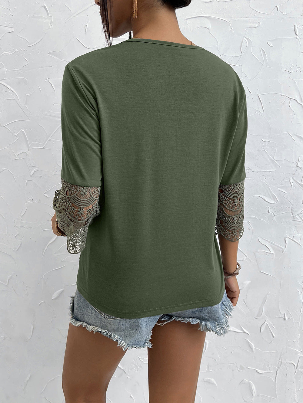 Damen T-Shirt mit Spitzenbesatz und V-Ausschnitt EB