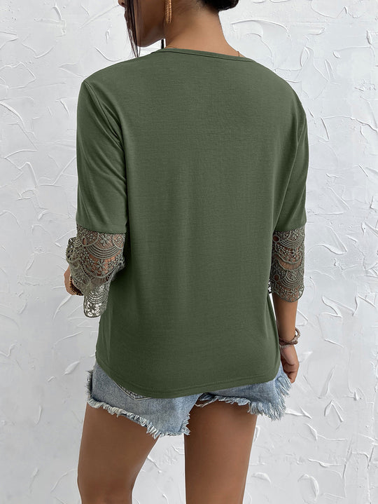 Damen T-Shirt mit Spitzenbesatz und V-Ausschnitt EB