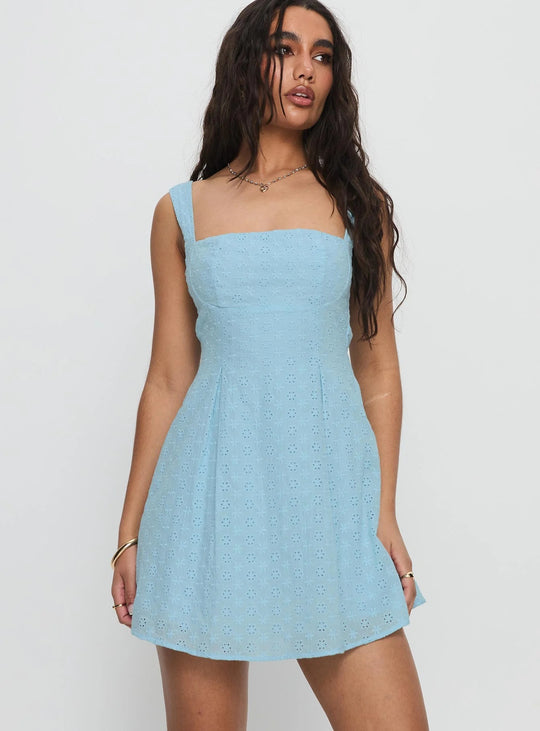 Damen Sommerliches Minikleid mit zauberhaftem Blütenmuster und verstellbaren Trägern EB