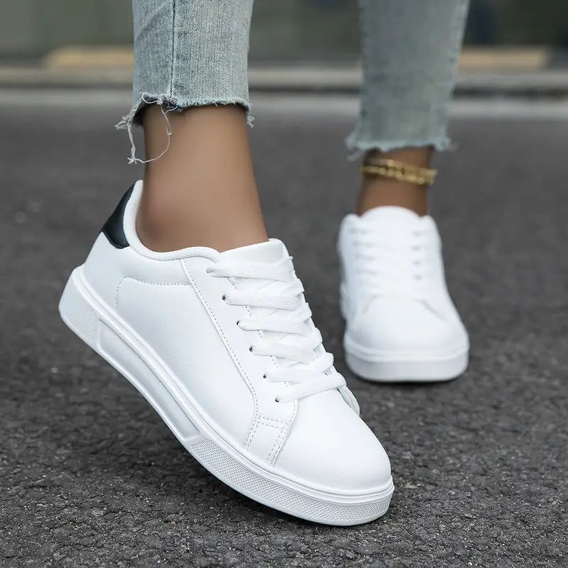 Damen Urbaner Sneaker mit modischem Kontrast-Heel und atmungsaktivem Obermaterial EB