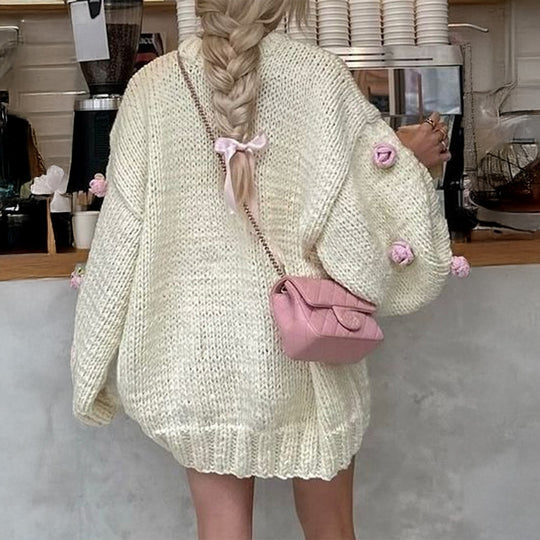 Damen nan Oversize-Strickpullover mit 3D-Blütenapplikationen und weiten Trompetenärmeln EB