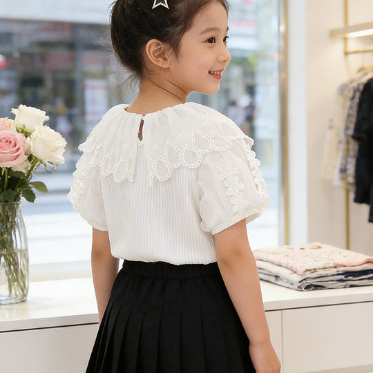 Mädchen modische Bluse mit voluminösem Tüllkragen und eleganten Details EB