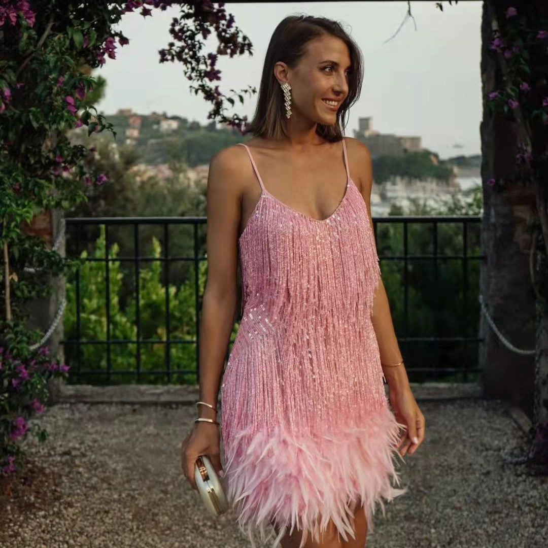 Damen Glitzerndes Abendkleid mit Federn und schimmernden Akzenten EB
