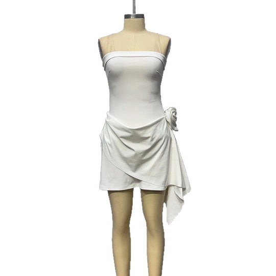Damen Wickelkleid mit trägerlosem Design und dekorativem Blumen-Detail EB