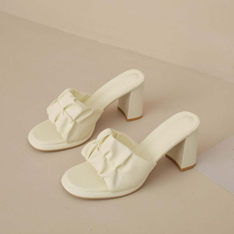 Damen elegante Blockabsatz-Sandalen mit modischem Rüschendesign EB