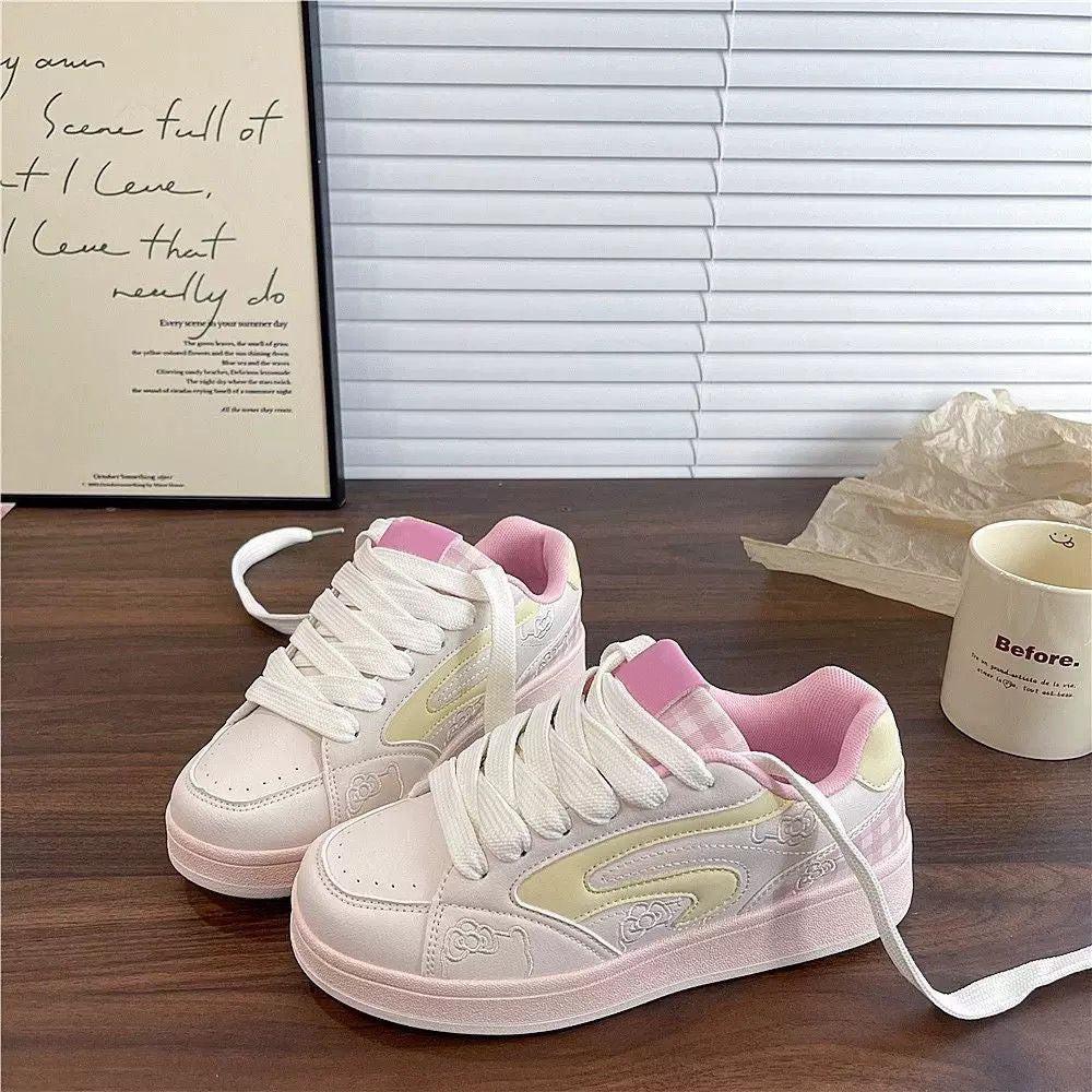 Damen Sportliche Sneakers mit einzigartigem Design und luftigen Einsätzen EB
