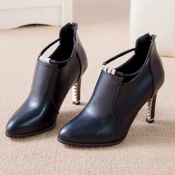 Damen Elegante Ankle Boots mit Metallic-Details EB