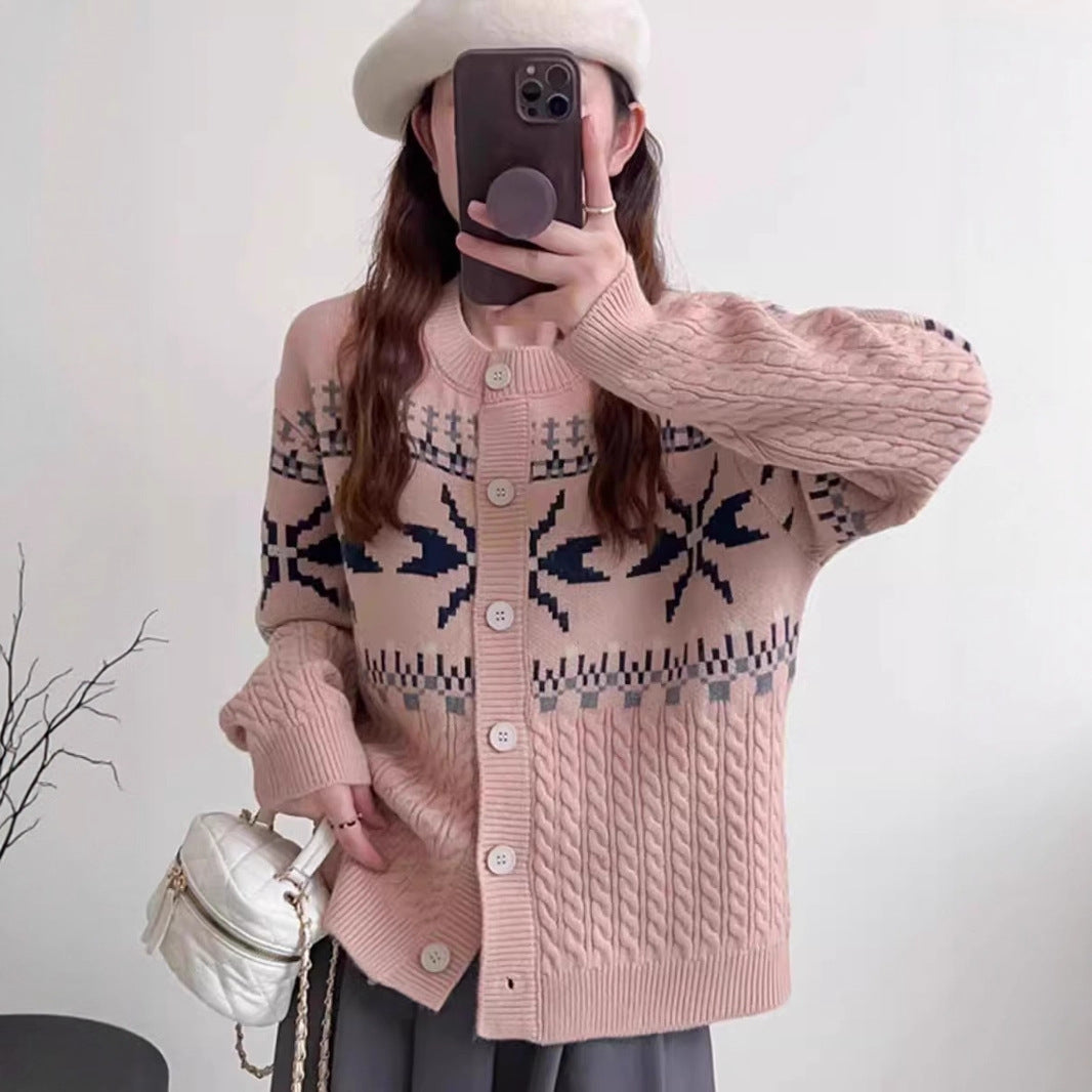 Damen Strickjacke mit traditionellen Mustern und großen Knöpfen EB