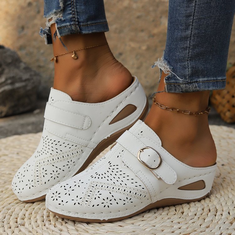 Damen Atmungsaktive Lederimitat-Mules mit ergonomischem Komfortfußbett und Zierschnitt EB