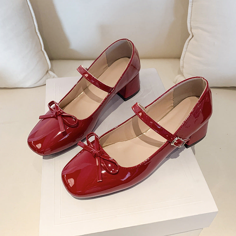 Damen Ballerinas mit praktischem Riemchen und modischem Glanzverschluss EB