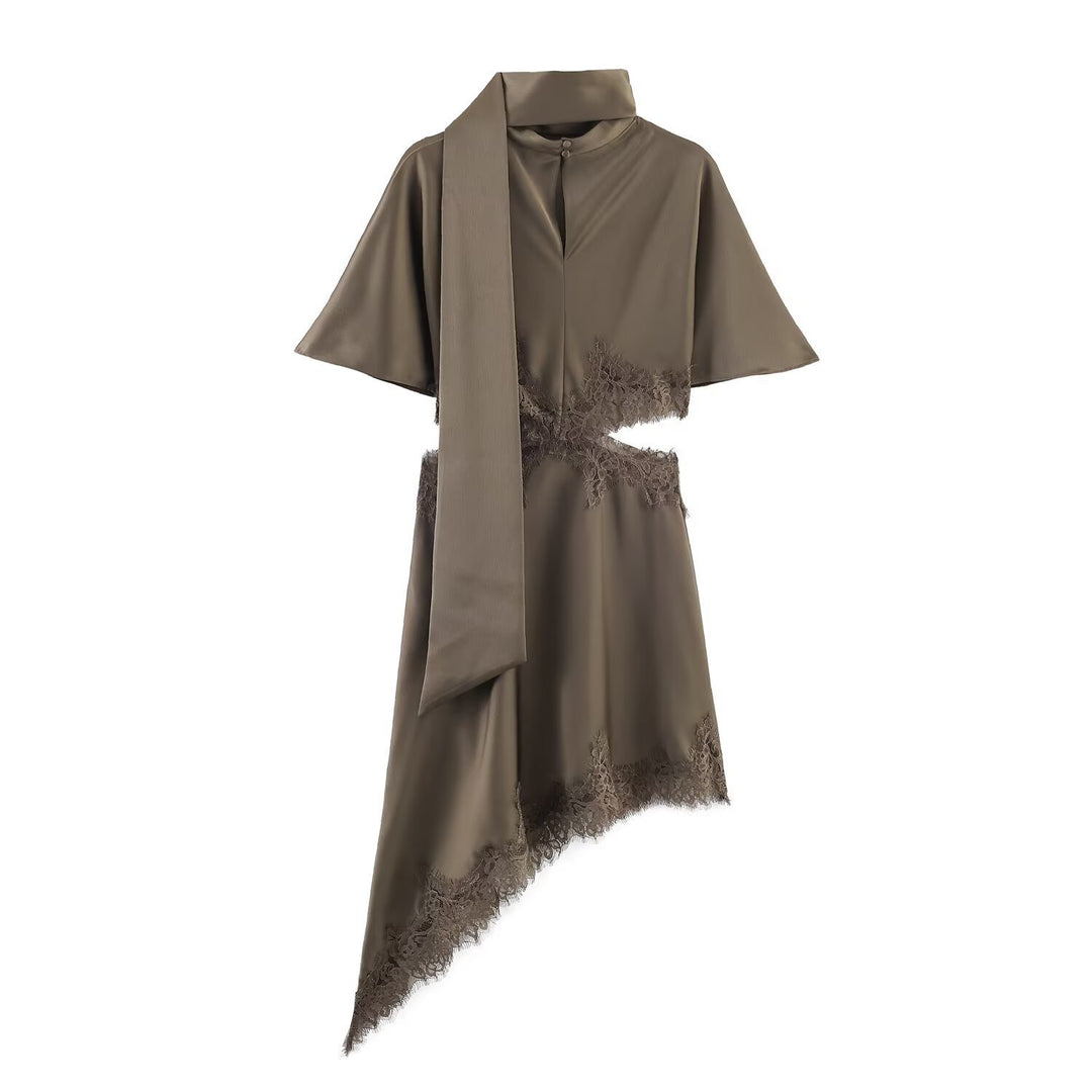 Damen Wickelkleid mit elegantem asymmetrischen Schnitt und zarter Spitzenverzierung EB