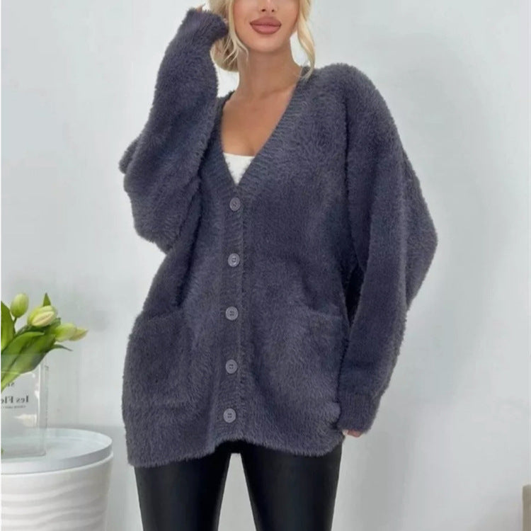 Damen Flauschiger Oversize-Knopfcardigan mit tiefem V‑Ausschnitt und aufgesetzten Taschen EB