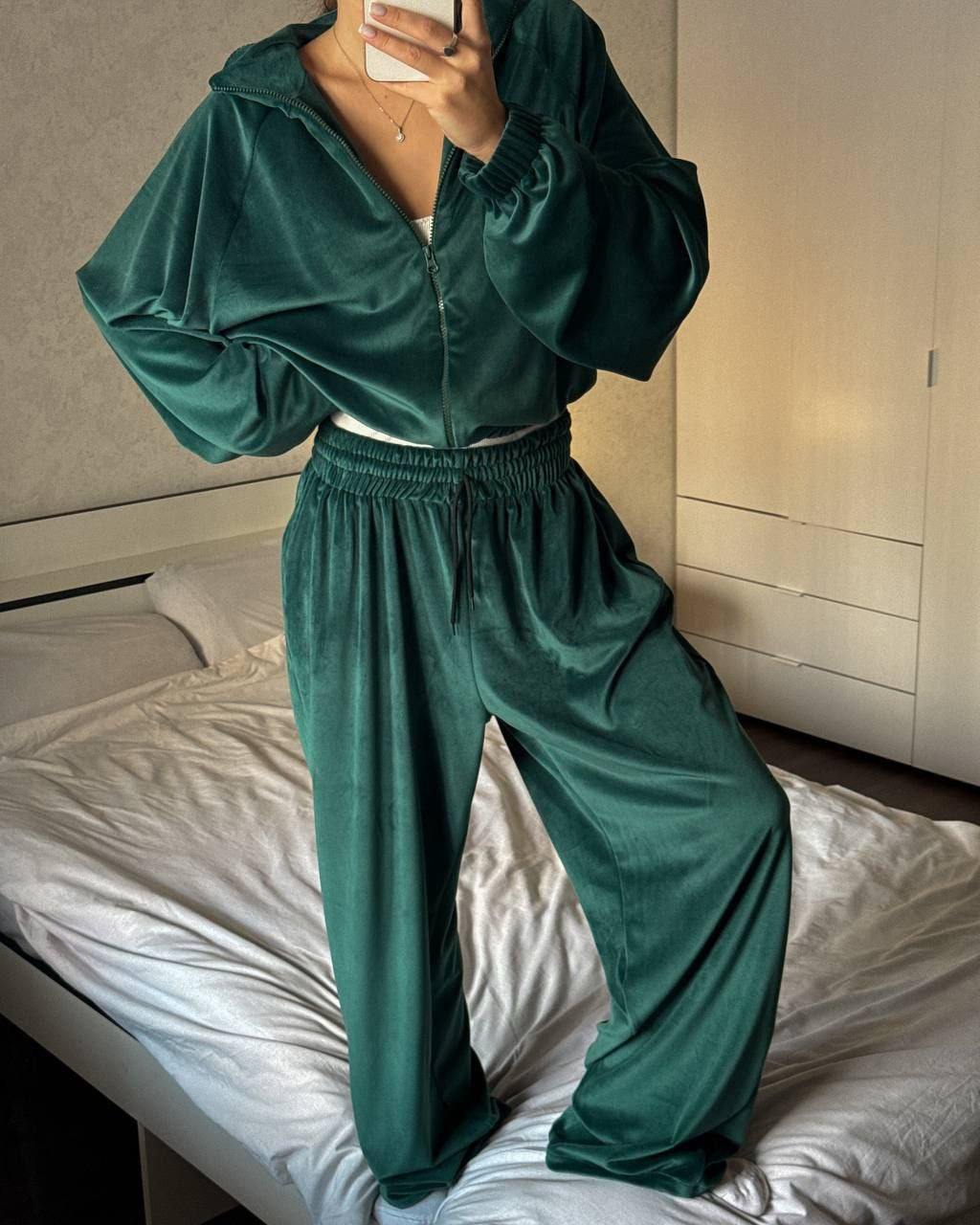 Damen lässiges Lounge-Zweiteiler Set mit Oversize Zipjacke und weitem Bundhose Eichborn Berlin