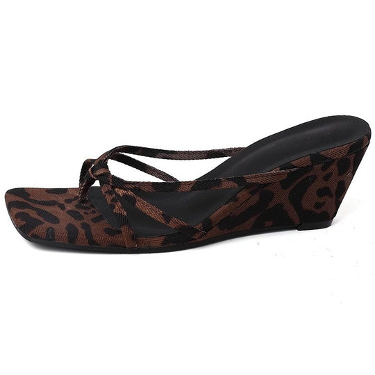 Damen Wedge-Sandalen mit animalischem Print und modischem Riemendesign EB