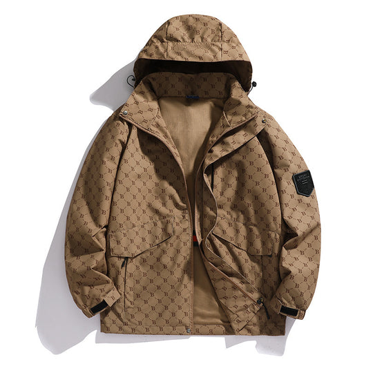 Herren Kapuzen-Softshelljacke mit Allover‑Monogramm, atmungsaktivem Meshfutter und Reißverschlusstaschen EB