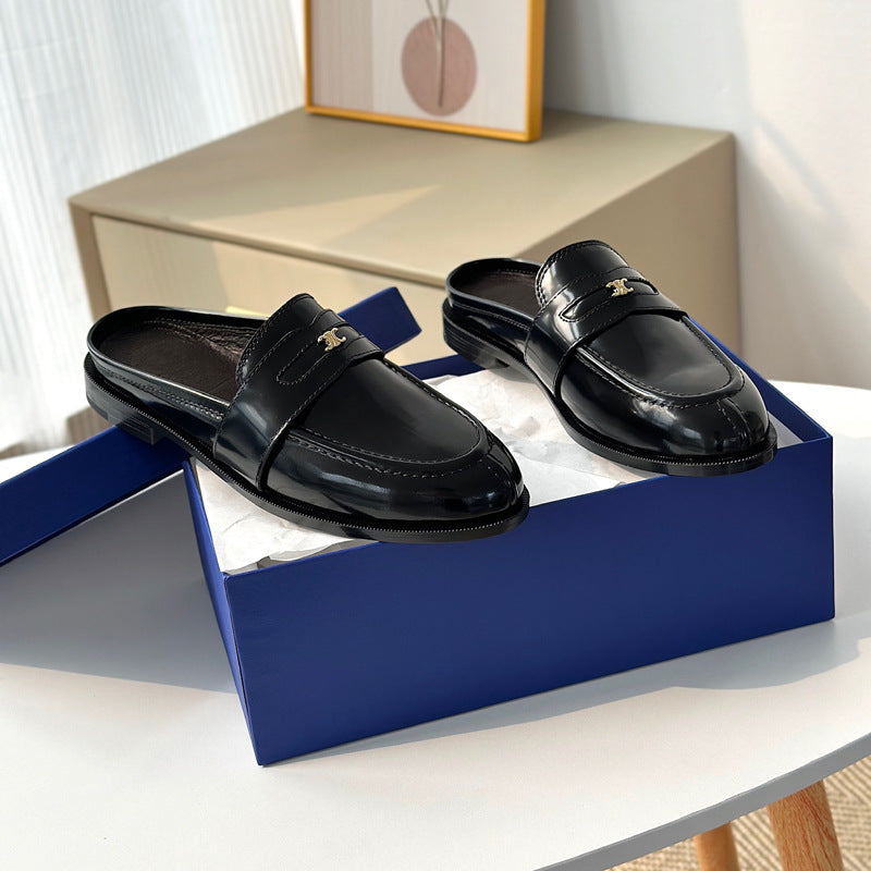 Damen Mokassin-Pantoletten mit elegantem Lackleder und modischem Schmuckdetail EB