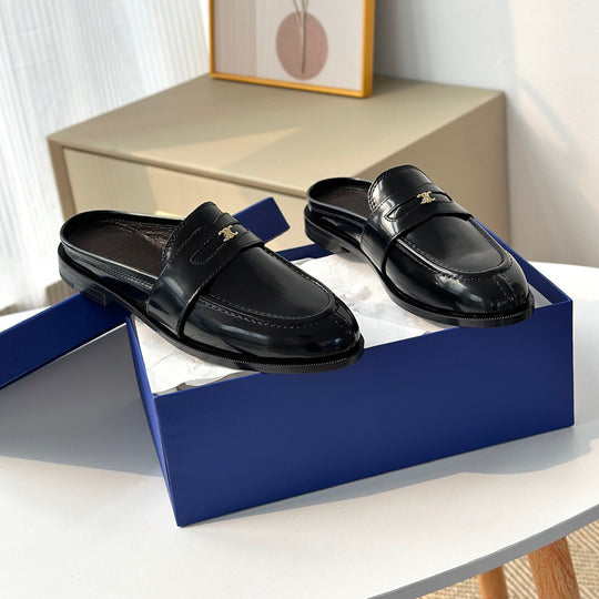 Damen Mokassin-Pantoletten mit elegantem Lackleder und modischem Schmuckdetail EB