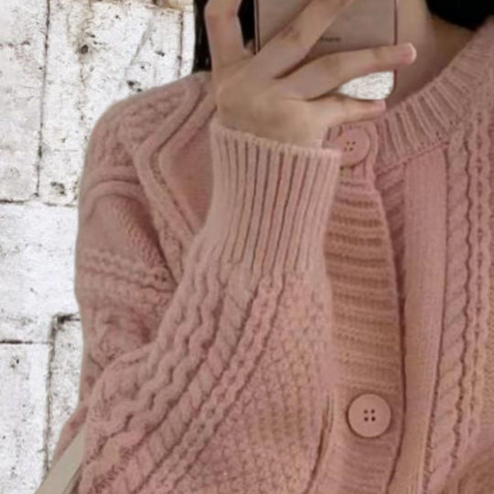 Damen Strickjacke im angesagten Zopfmuster und lässiger Silhouette EB
