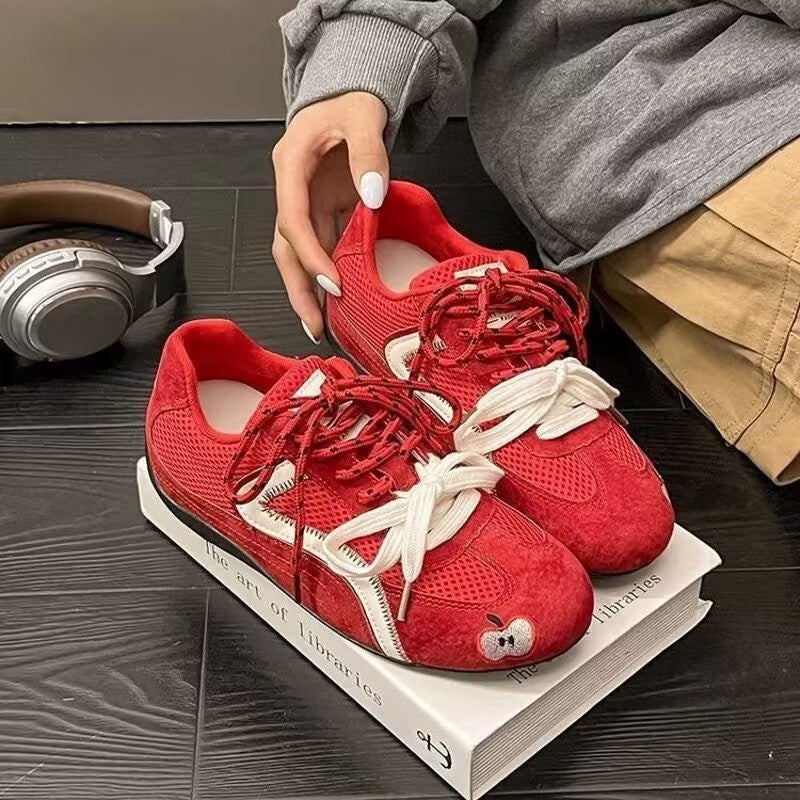 Damen Sportliche Sneakers mit verspieltem Apfelmotiv und atmungsaktiven Mesh-Elementen EB