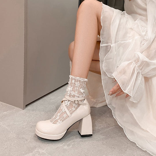 Damen Hochwertige Lack-Pumps mit verstellbarem Riemen und blockiertem Absatz EB
