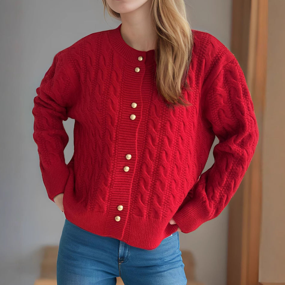 Damen Strickjacke mit eleganter Zopfmusterstruktur und dekorativen Knöpfen EB