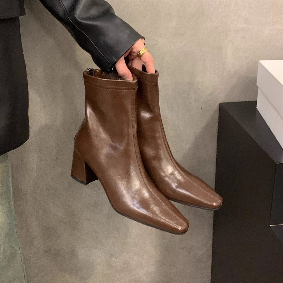 Damen Stiefeletten mit elegantem Blockabsatz und spitzem Schnitt EB