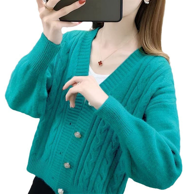 Damen Strickjacke mit elegantem Zopfmuster und hochwertigen Knopfdetails EB