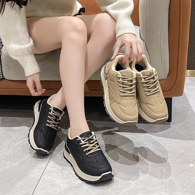 Damen Sportliche Sneaker mit flauschigem Innenfutter und rutschfester Sohle EB