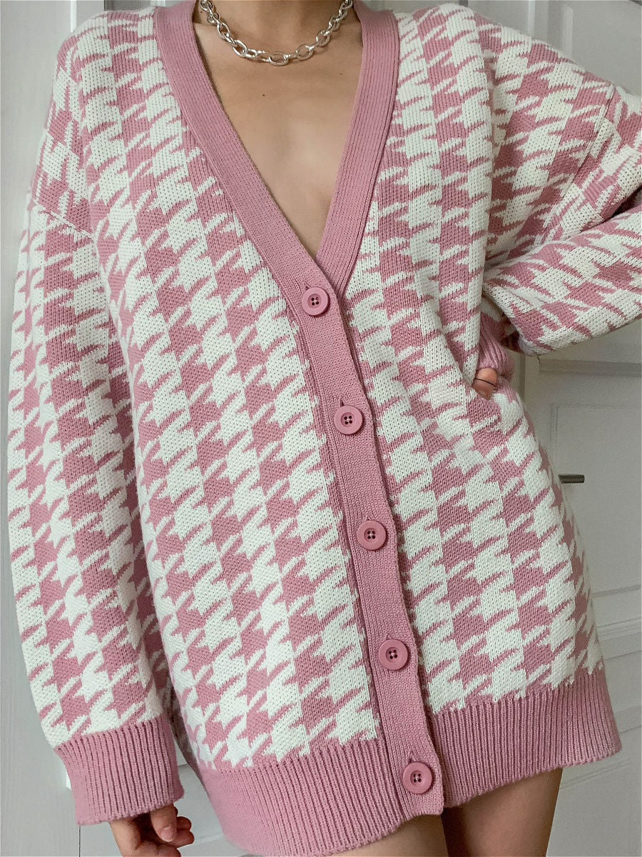Damen modische Strickjacke im Karo-Design mit tiefem V-Ausschnitt und großen Knöpfen EB