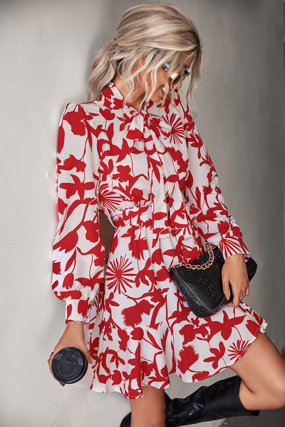 Damen Kleid mit hochgeschlossenem Kragen und modischem Blumendruck EB