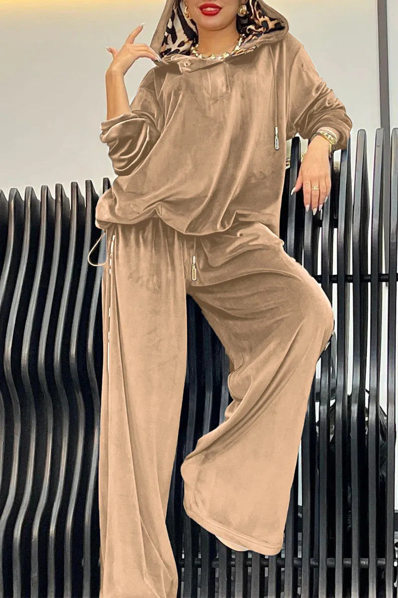 Damen Sportliches Loungewear-Set aus weichem Velours mit Kapuze EB