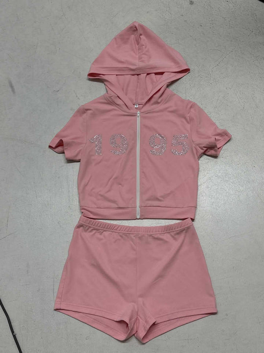 Damen sportliches cropped Hoodie-Set mit kurzen Shorts und glänzenden Akzenten EB