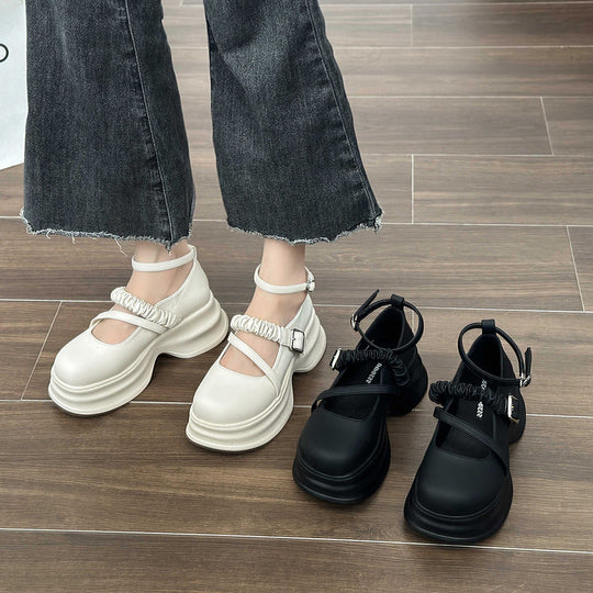 Damen Bequeme Sandalen mit innovativer Riemenverzierung EB