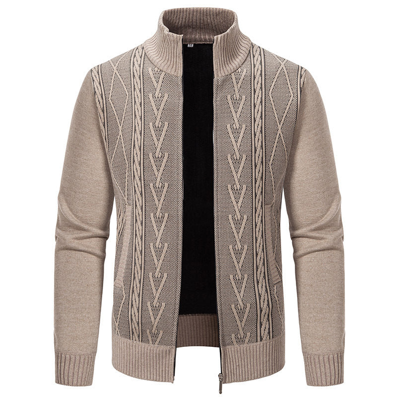 Herren Strickjacke mit modernem Zopfmuster und hohem Stehkragen EB