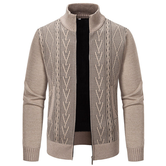Herren Strickjacke mit modernem Zopfmuster und hohem Stehkragen EB