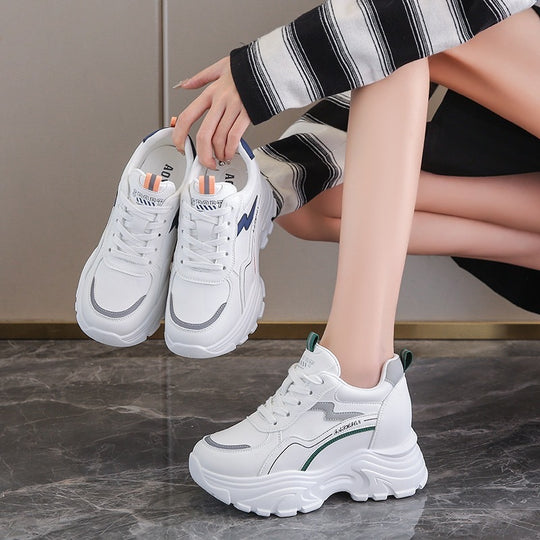 Damen Chunky Sneakers mit trendiger Sohle und dynamischem Design EB