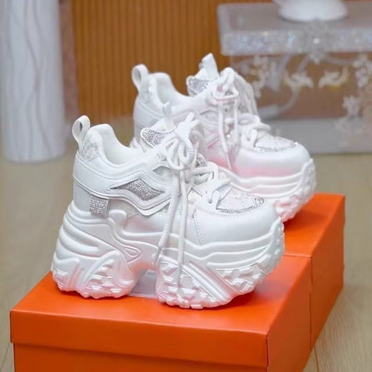 Damen Modische Plateau-Sneaker mit glamourösen Akzenten EB