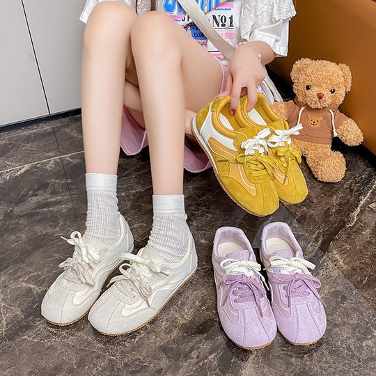 Damen Sportliche Sneakers mit strukturiertem Obermaterial und rutschfester Sohle EB