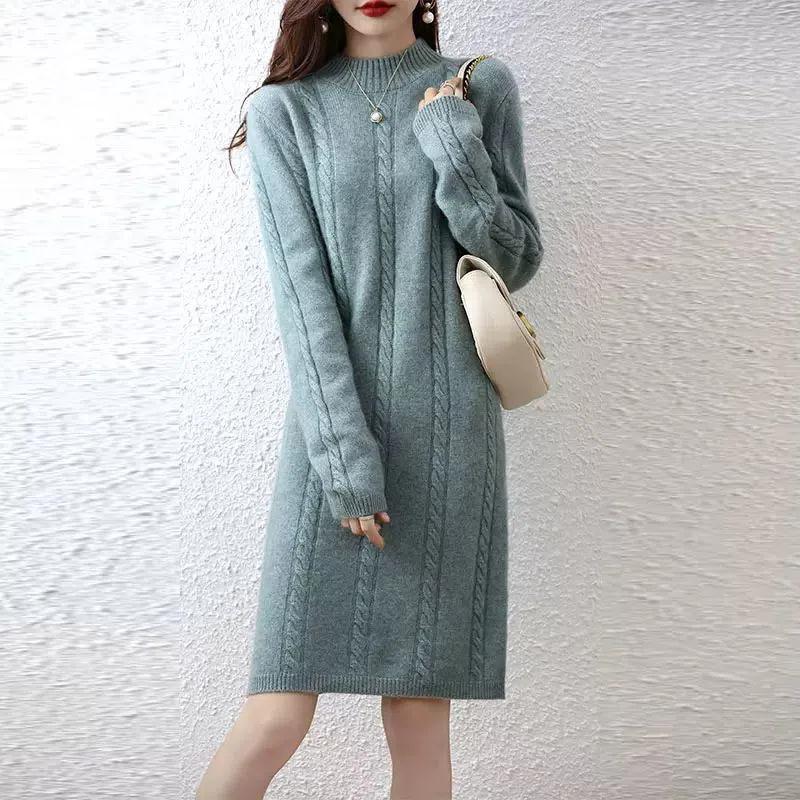 Damen Strickkleid mit elegantem Zopfdesign und hohem Kragen EB