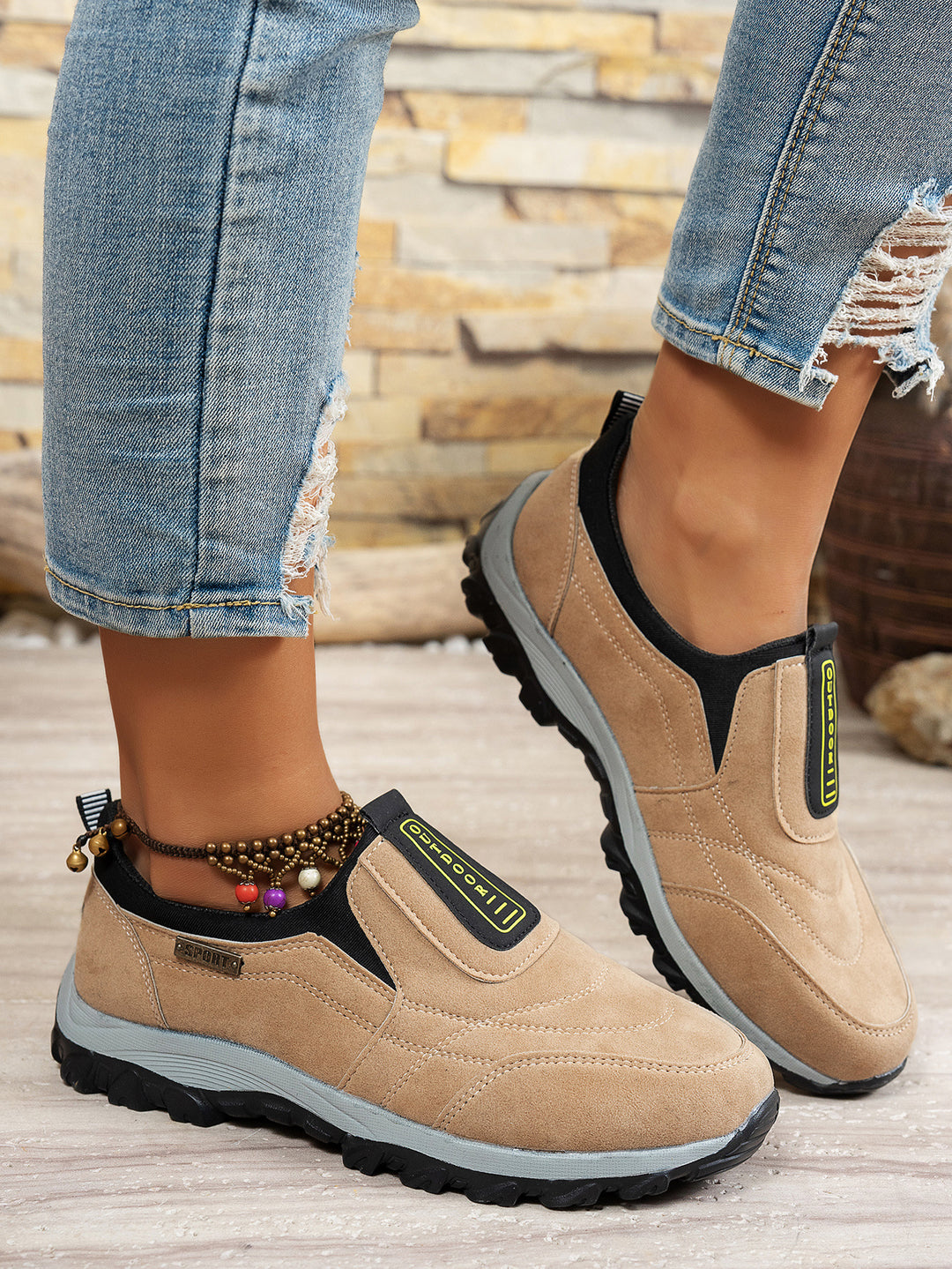 Damen  robuste Slip-On Outdoor-Sneaker mit Wildlederoptik, elastischem Schaft und profilierter Traktorsohle EB