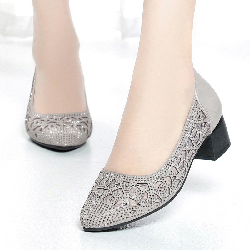 Damen Elegante Ballerinas mit dekorativem Cut-Out-Design und strukturiertem Absatz EB
